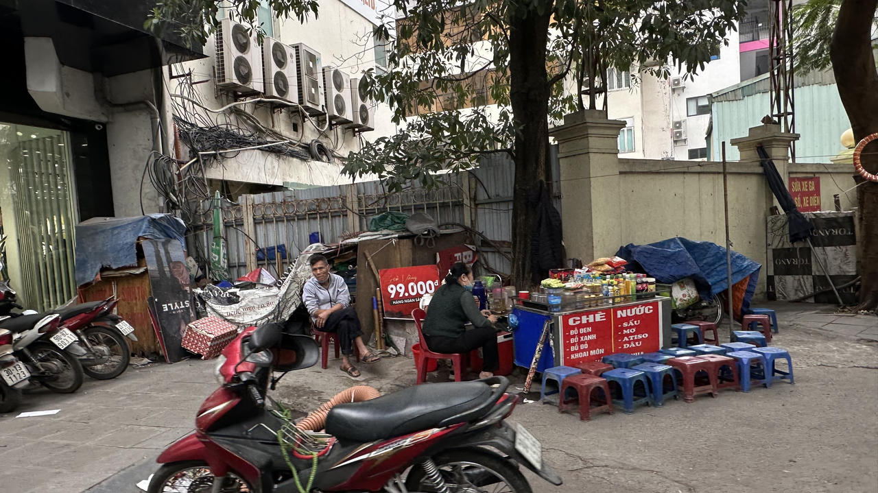 Như chưa hề có cuộc ra quân dẹp “nạn“ lấn chiếm vỉa hè