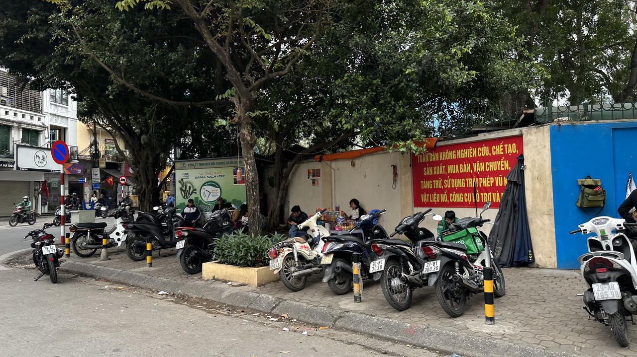 Như chưa hề có cuộc ra quân dẹp “nạn“ lấn chiếm vỉa hè