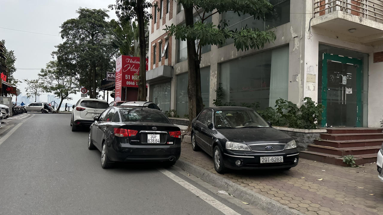 Như chưa hề có cuộc ra quân dẹp “nạn“ lấn chiếm vỉa hè