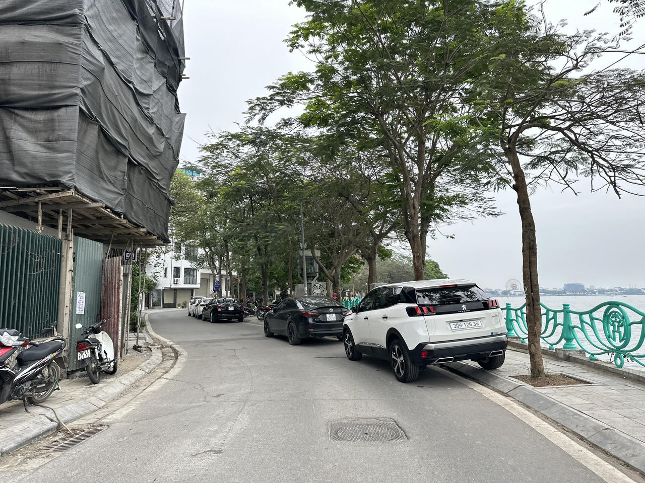 Như chưa hề có cuộc ra quân dẹp “nạn“ lấn chiếm vỉa hè