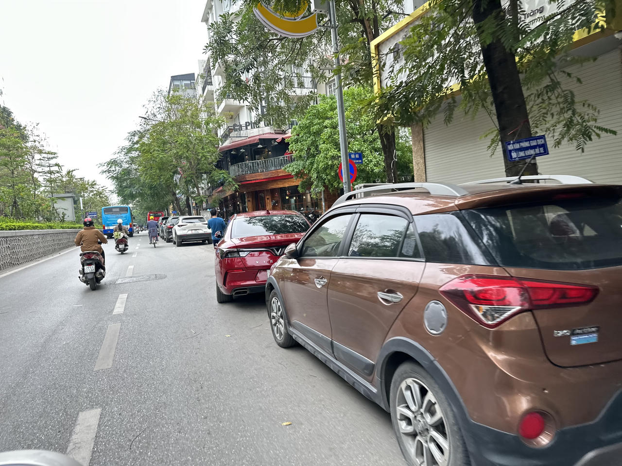 Như chưa hề có cuộc ra quân dẹp “nạn“ lấn chiếm vỉa hè