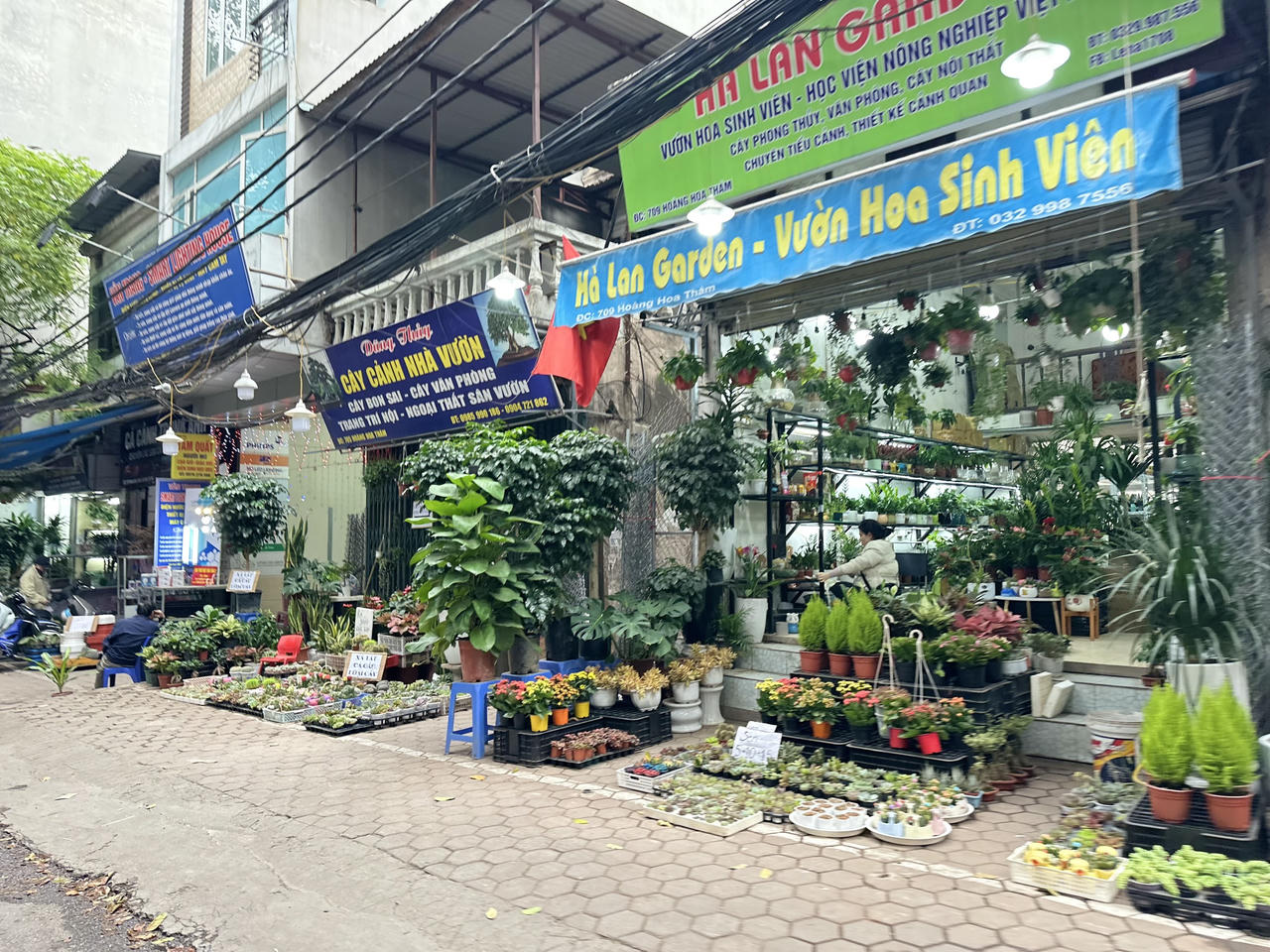 Như chưa hề có cuộc ra quân dẹp “nạn“ lấn chiếm vỉa hè