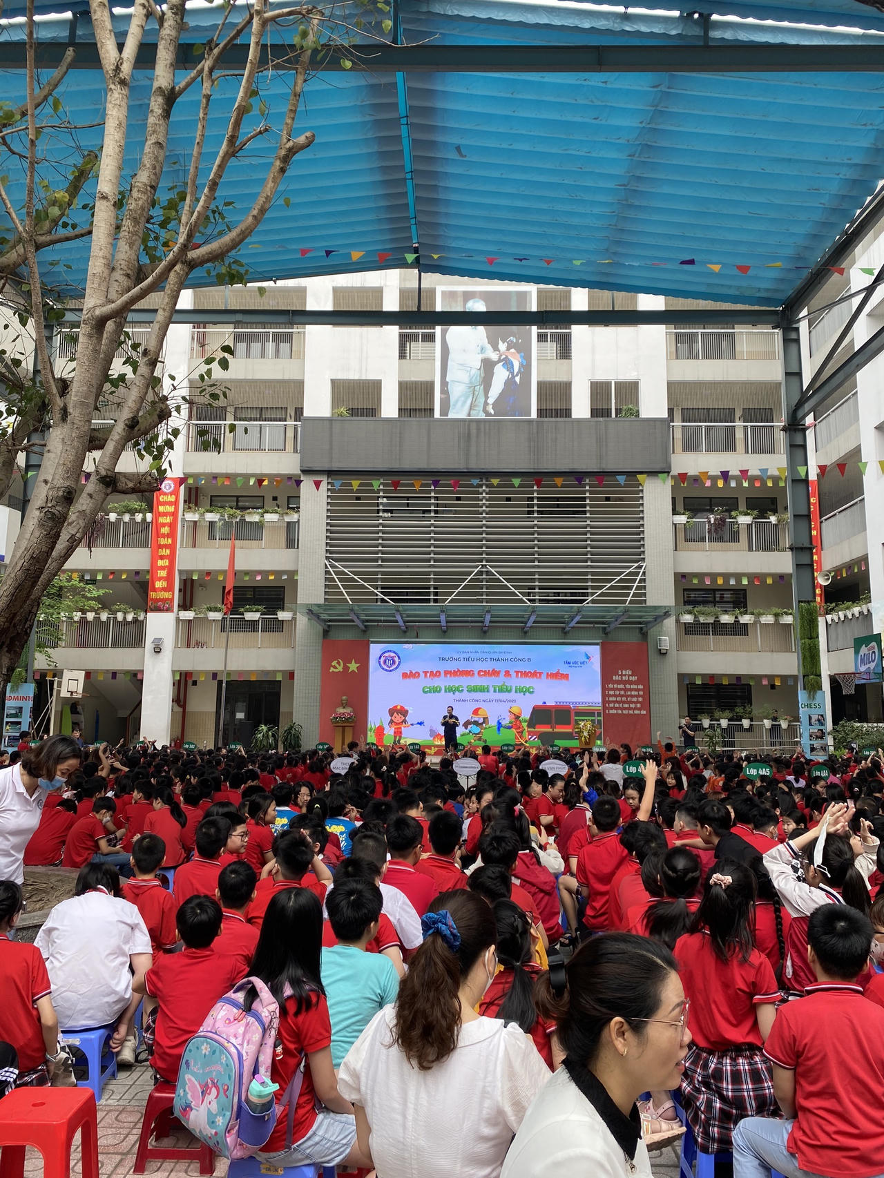 Tập huấn phòng cháy chữa cháy và thoát hiểm cho học sinh 