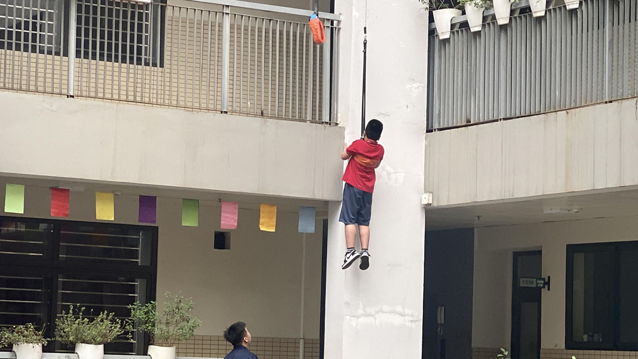 Tập huấn phòng cháy chữa cháy và thoát hiểm cho học sinh 