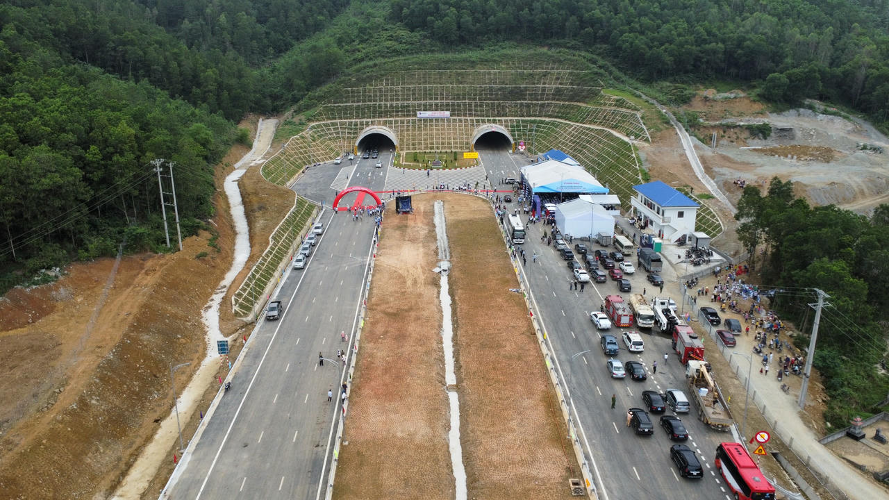 Chính thức thông xe cao tốc Phan Thiết - Dầu Giây và Mai Sơn - Quốc lộ 45 