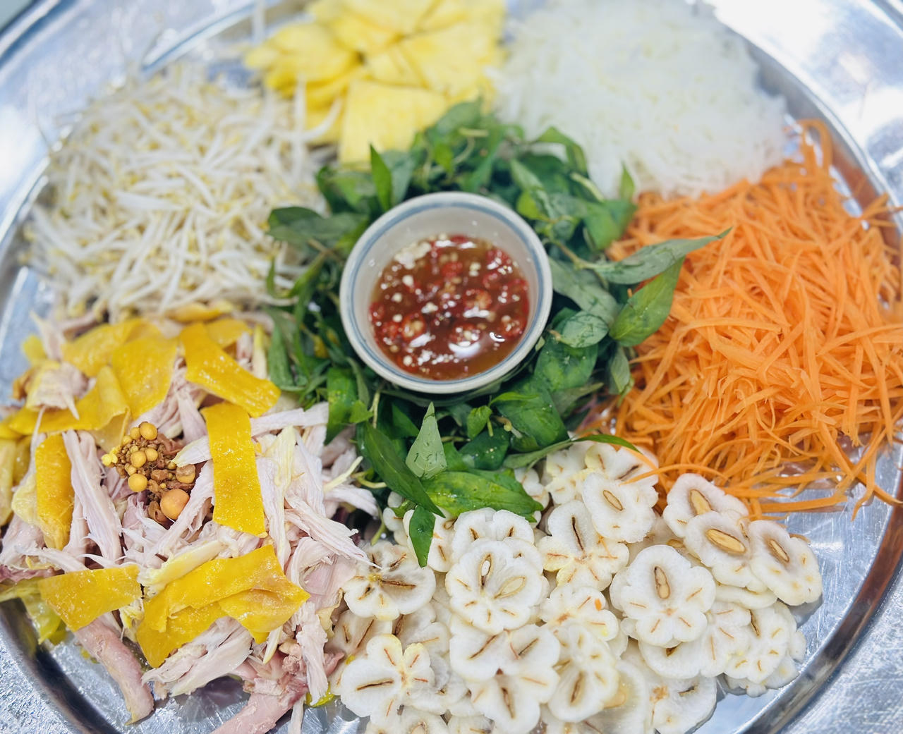 Món gỏi gà măng cụt xanh có gây ngộ độc không?