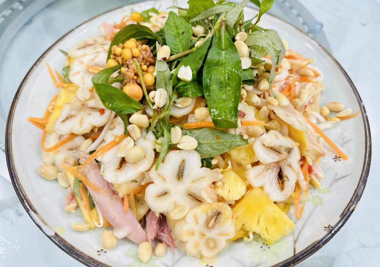 Món gỏi gà măng cụt xanh có gây ngộ độc không?