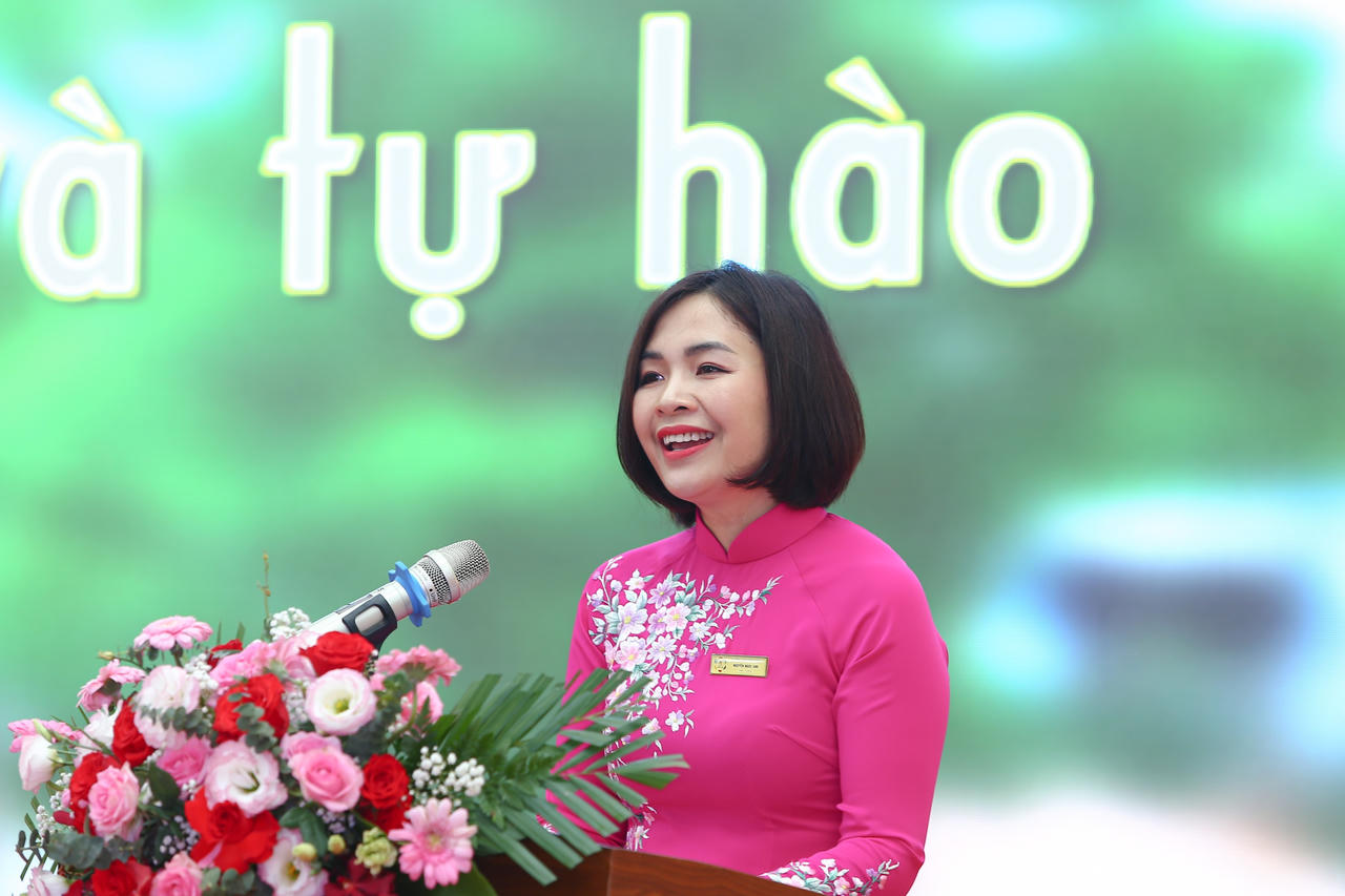 Gắn biển công trình nhân kỷ niệm 75 năm ngày Chủ tịch Hồ Chí Minh ra Lời kêu gọi thi đua ái quốc