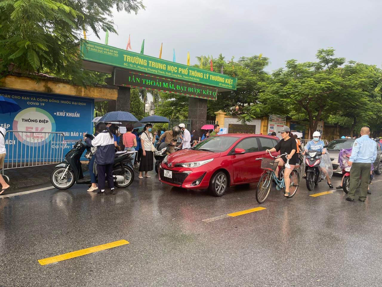 Sáng nay không thí sinh nào ở Hà Nội lỡ thi vì lý do giao thông