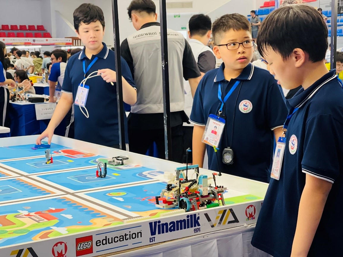 Học sinh Ba Đình giành giải Vàng tại Cuộc thi Robot thế giới 2023