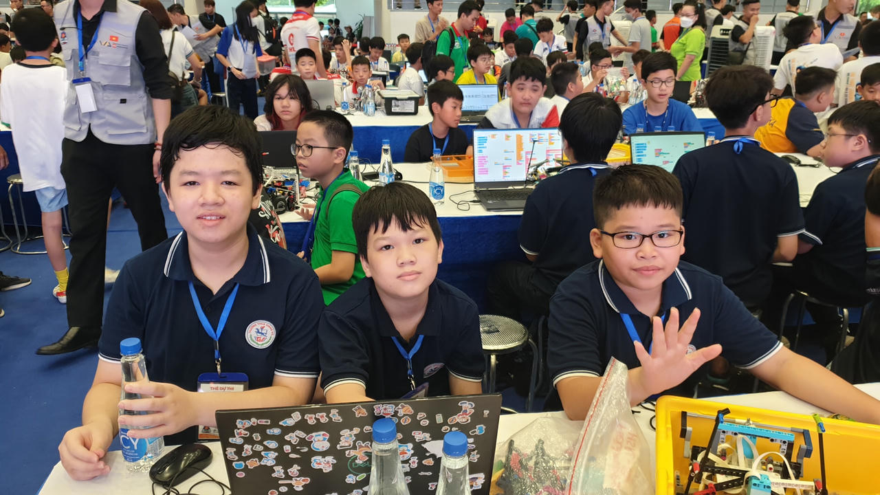 Học sinh Ba Đình giành giải Vàng tại Cuộc thi Robot thế giới 2023