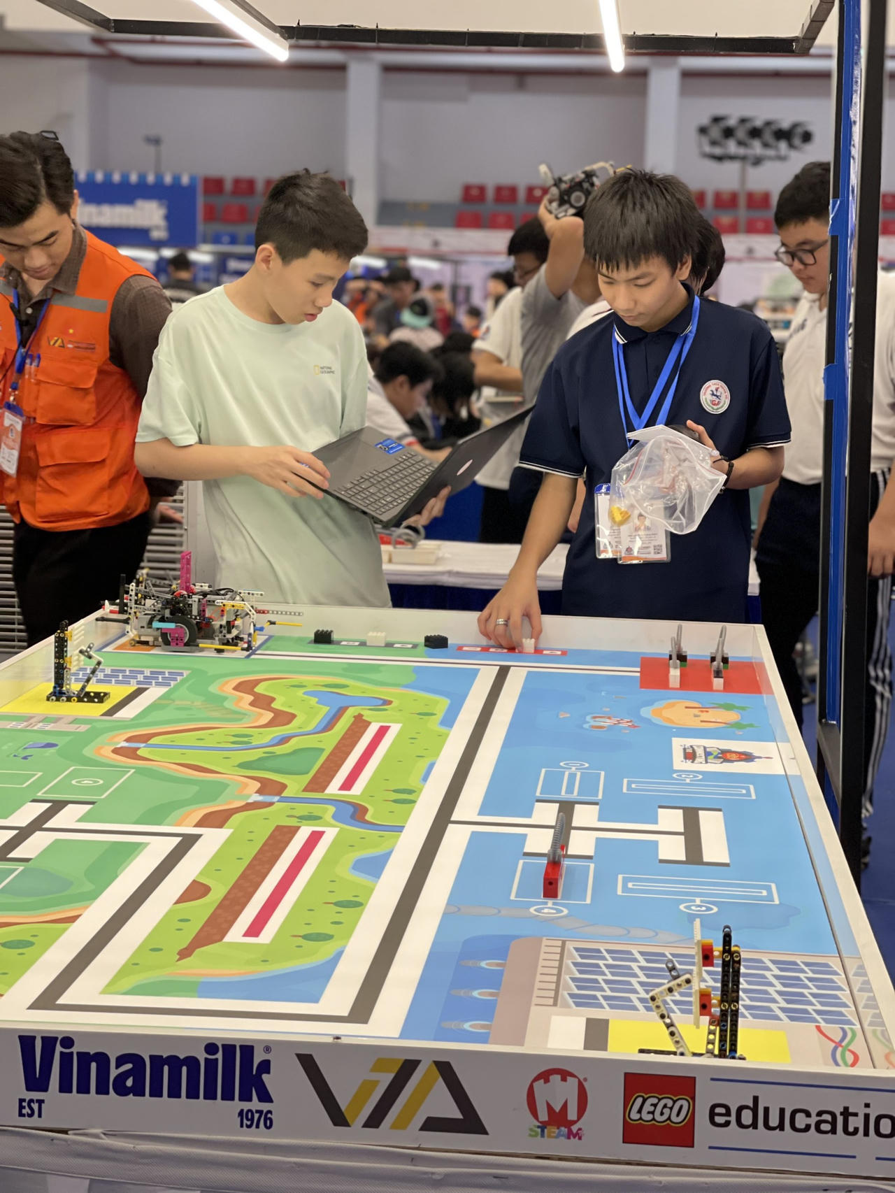 Học sinh Ba Đình giành giải Vàng tại Cuộc thi Robot thế giới 2023