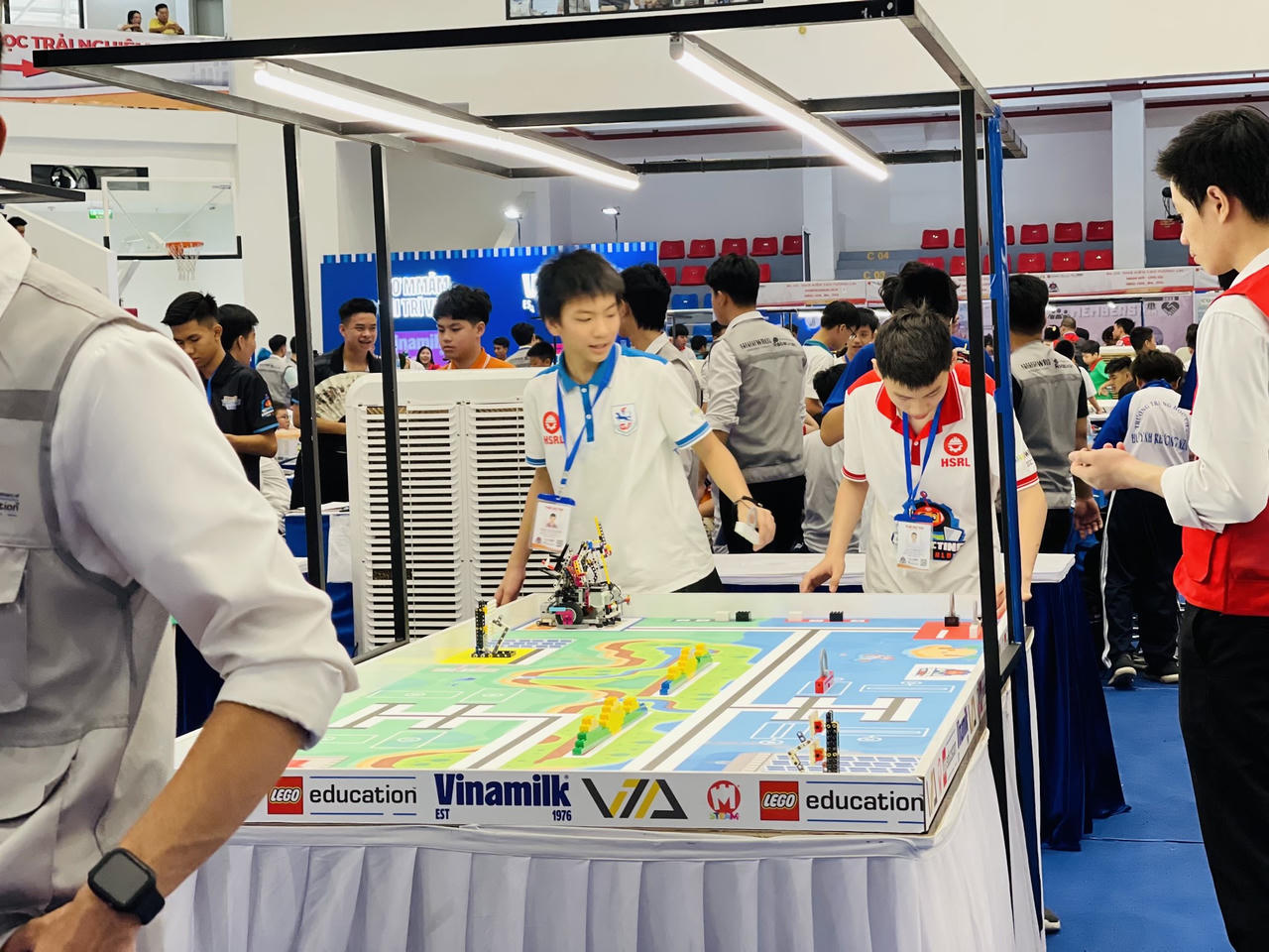 Học sinh Ba Đình giành giải Vàng tại Cuộc thi Robot thế giới 2023