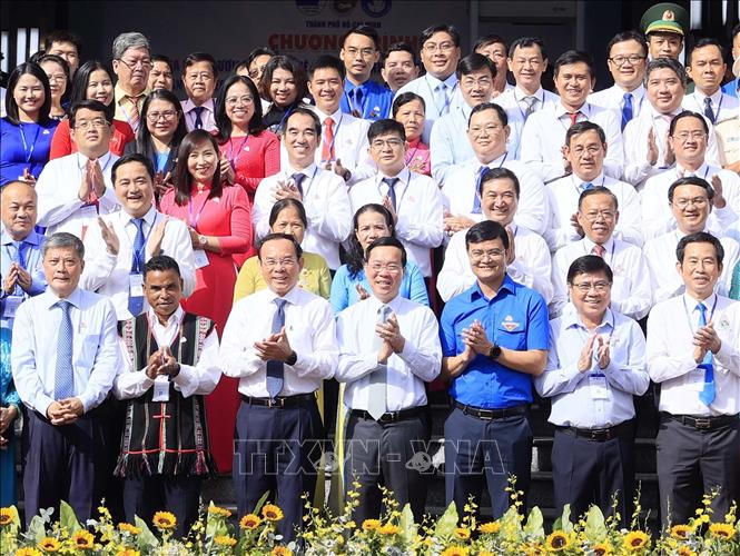 Chủ tịch nước gặp gỡ các thế hệ chiến sĩ tình nguyện TP Hồ Chí Minh