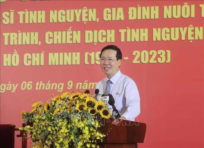 Chủ tịch nước gặp gỡ các thế hệ chiến sĩ tình nguyện TP Hồ Chí Minh