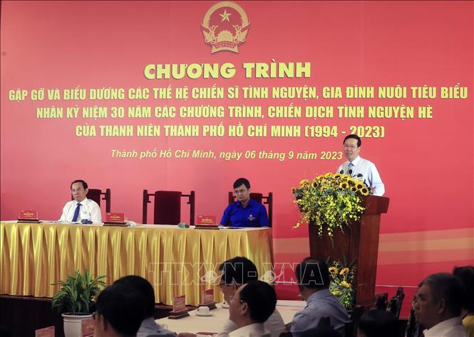 Chủ tịch nước gặp gỡ các thế hệ chiến sĩ tình nguyện TP Hồ Chí Minh