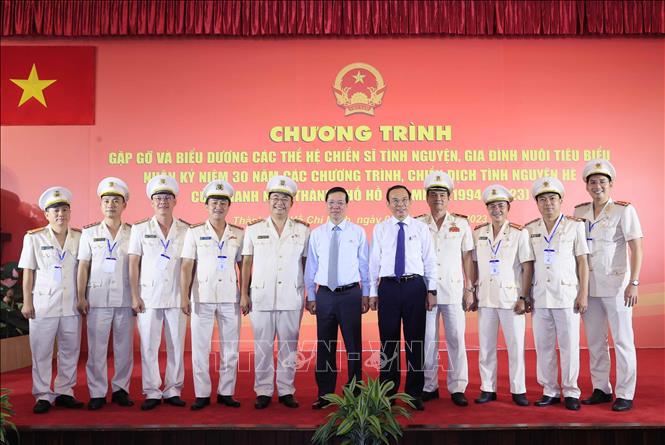 Chủ tịch nước gặp gỡ các thế hệ chiến sĩ tình nguyện TP Hồ Chí Minh