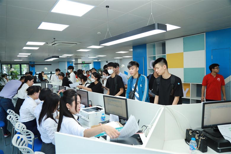 Trường Đại học Điện lực chào mừng tân sinh viên khóa D18 nhập học