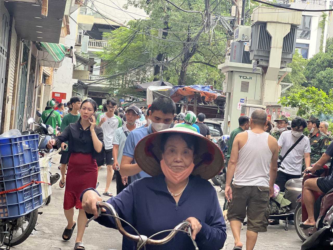 Nhân chứng và người nhà nạn nhân bàng hoàng kể về vụ cháy chung cư mini ở Hà Nội