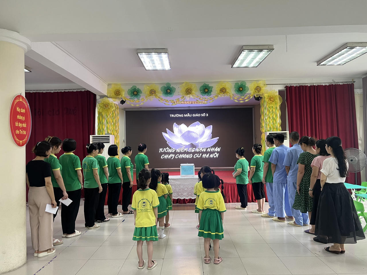 Xúc động phút Hà Nội tưởng niệm 56 nạn nhân tử vong vụ cháy chung cư mini phố Khương Hạ