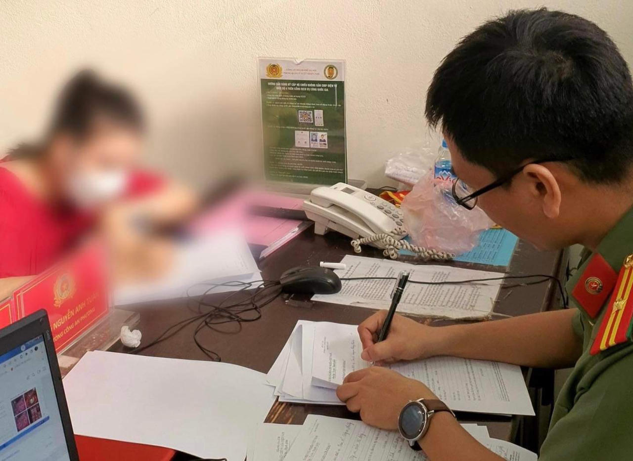  2 người phụ nữ rao bán 'bùa phép' trên facebook 