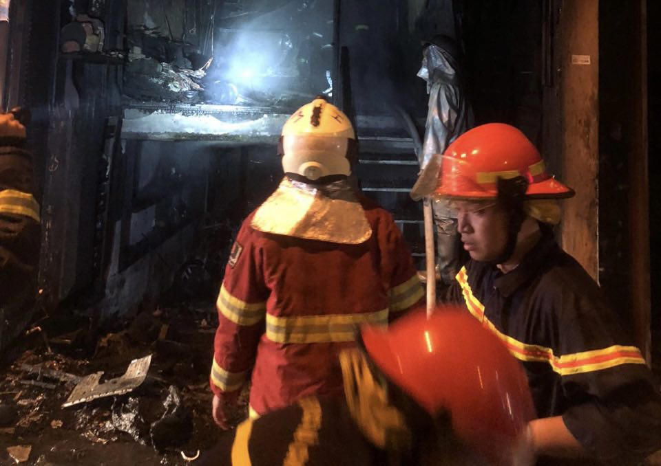 Cháy lớn ngôi nhà 4 tầng ở Hà Nội