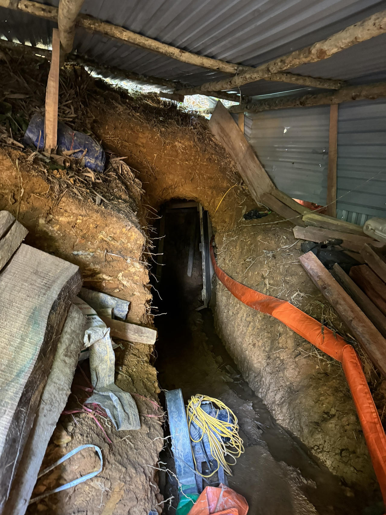 Bài 2: Mường Tè (Lai Châu): “Vàng tặc” lộng hành, trách nhiệm thuộc về ai?