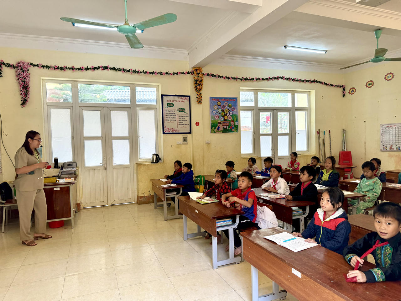 Dành trọn thanh xuân để “cõng chữ” lên non