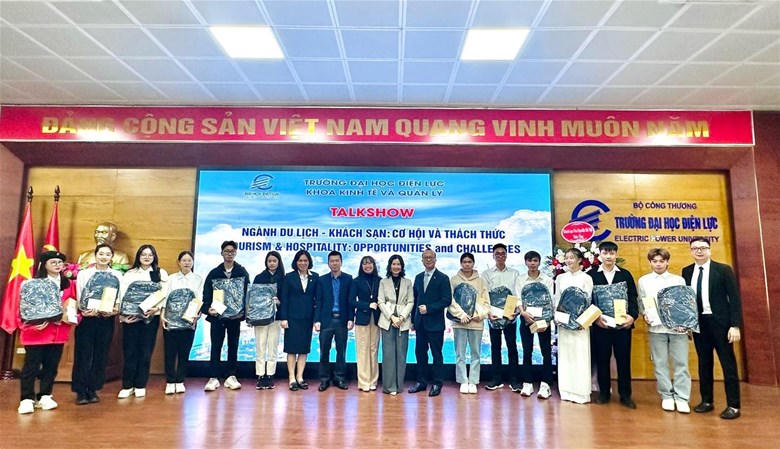 Chương trình "Định hướng nghề nghiệp ngành Quản trị du lịch lữ hành và ký kết hợp tác với doanh nghiệp”