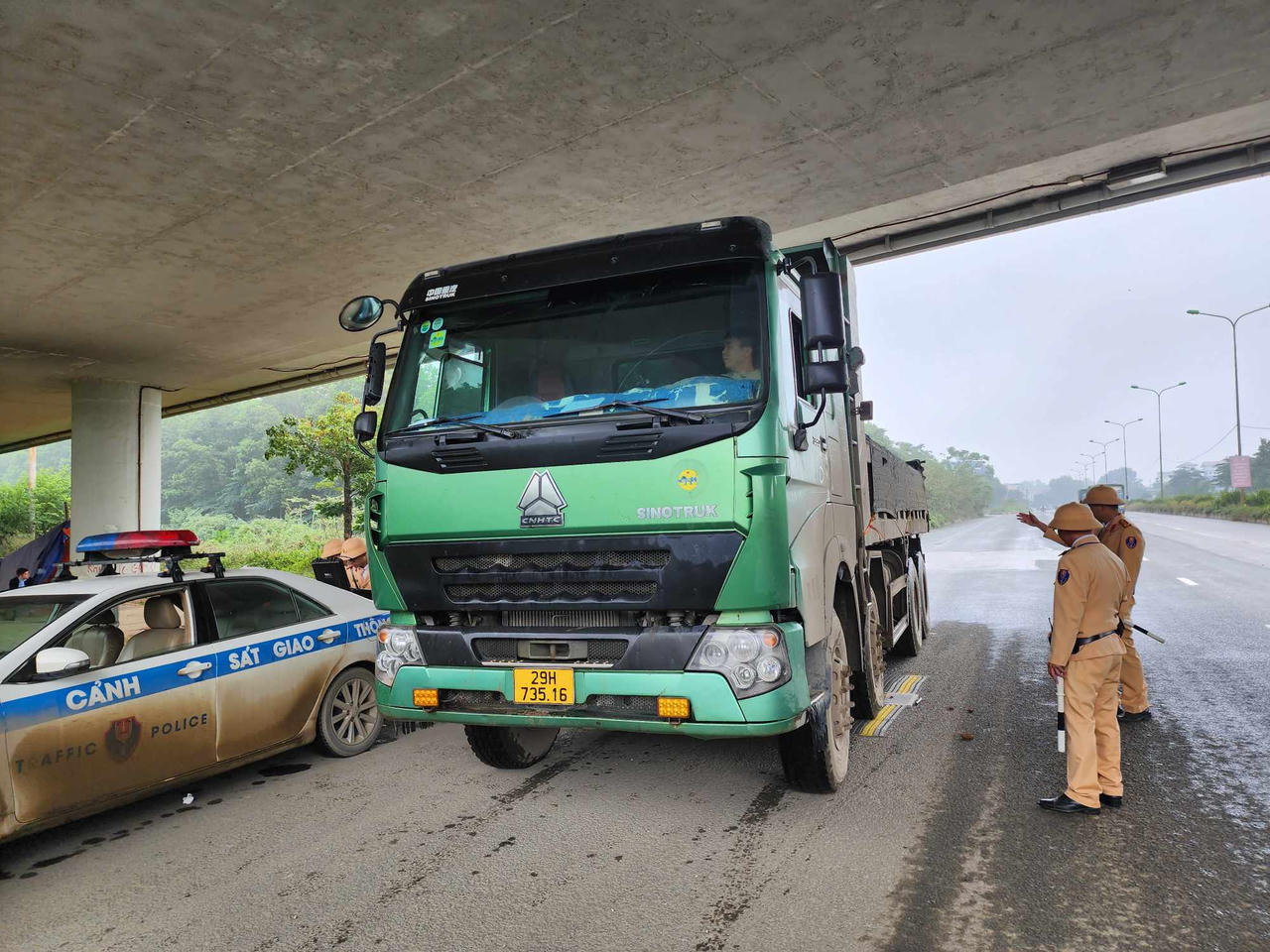 Hà Nội mở đợt cao điểm xử lý xe tải ‘hổ vồ’ khu vực ngoại thành 