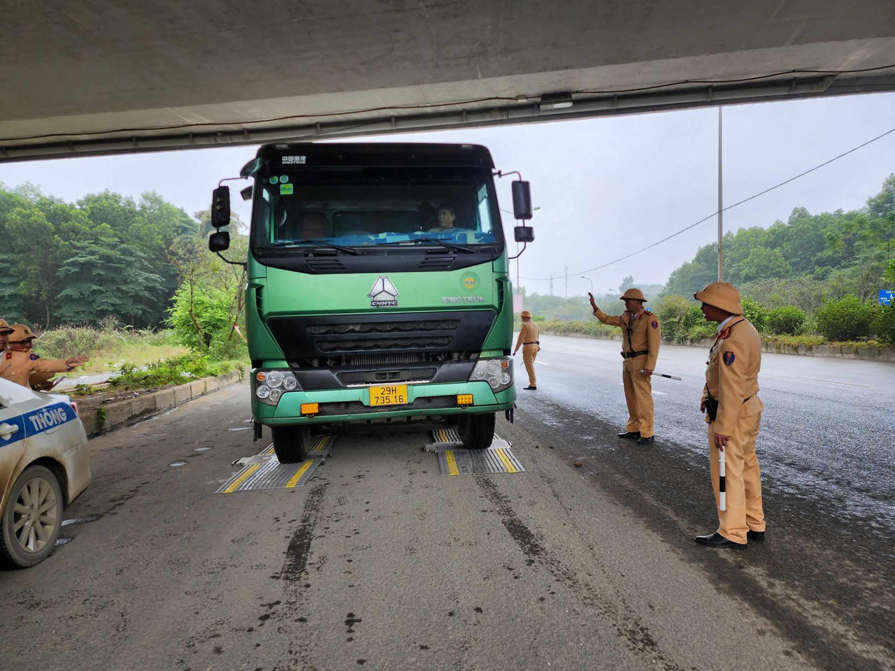 Hà Nội mở đợt cao điểm xử lý xe tải ‘hổ vồ’ khu vực ngoại thành 