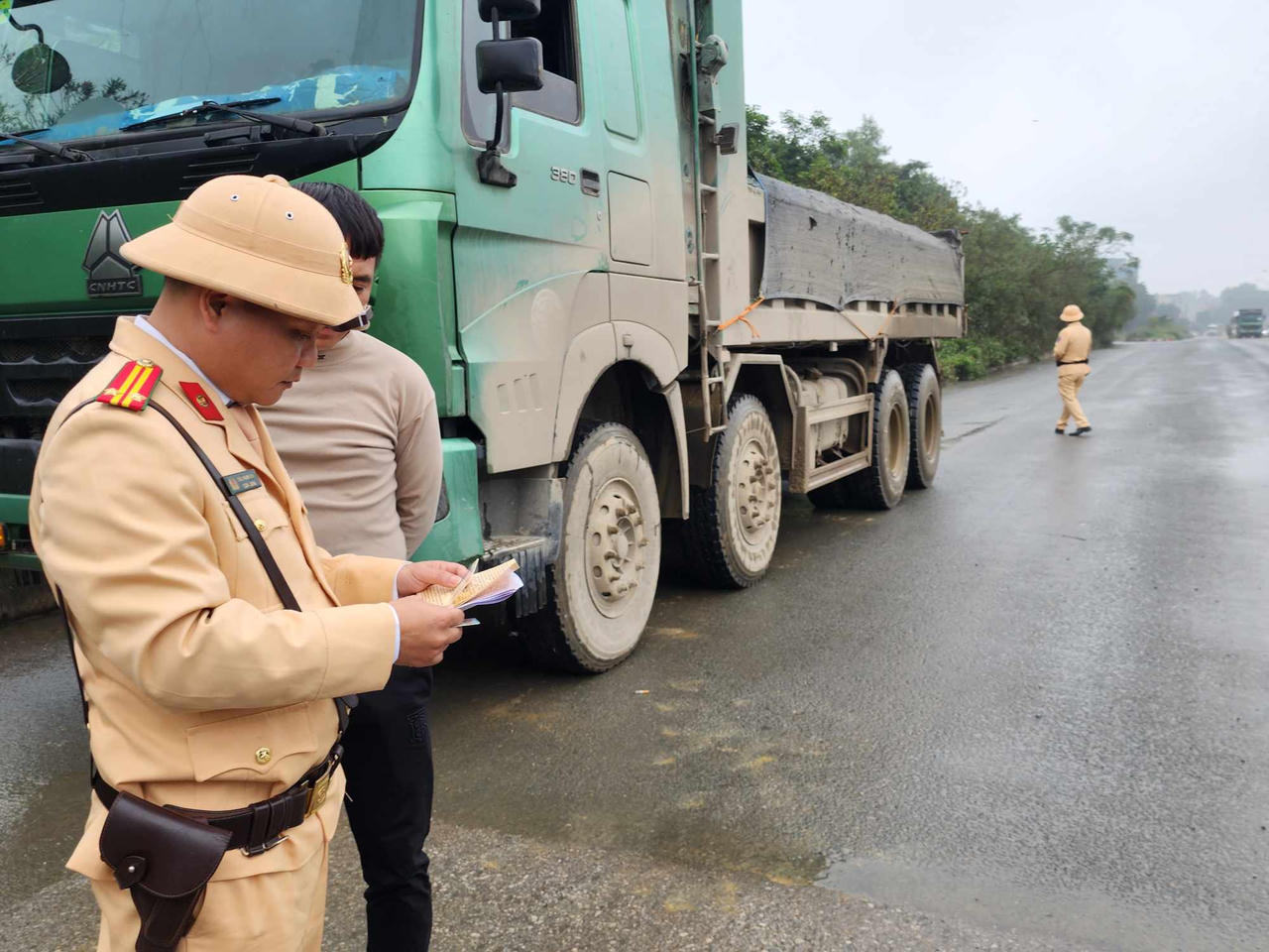 Hà Nội mở đợt cao điểm xử lý xe tải ‘hổ vồ’ khu vực ngoại thành 