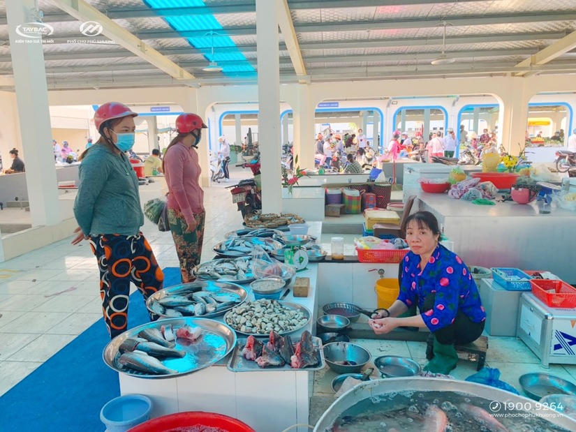 Bến Tre: Hàng nghìn người dự đêm nhạc hội chào mừng chợ Lạc Hồng mới đi vào hoạt động