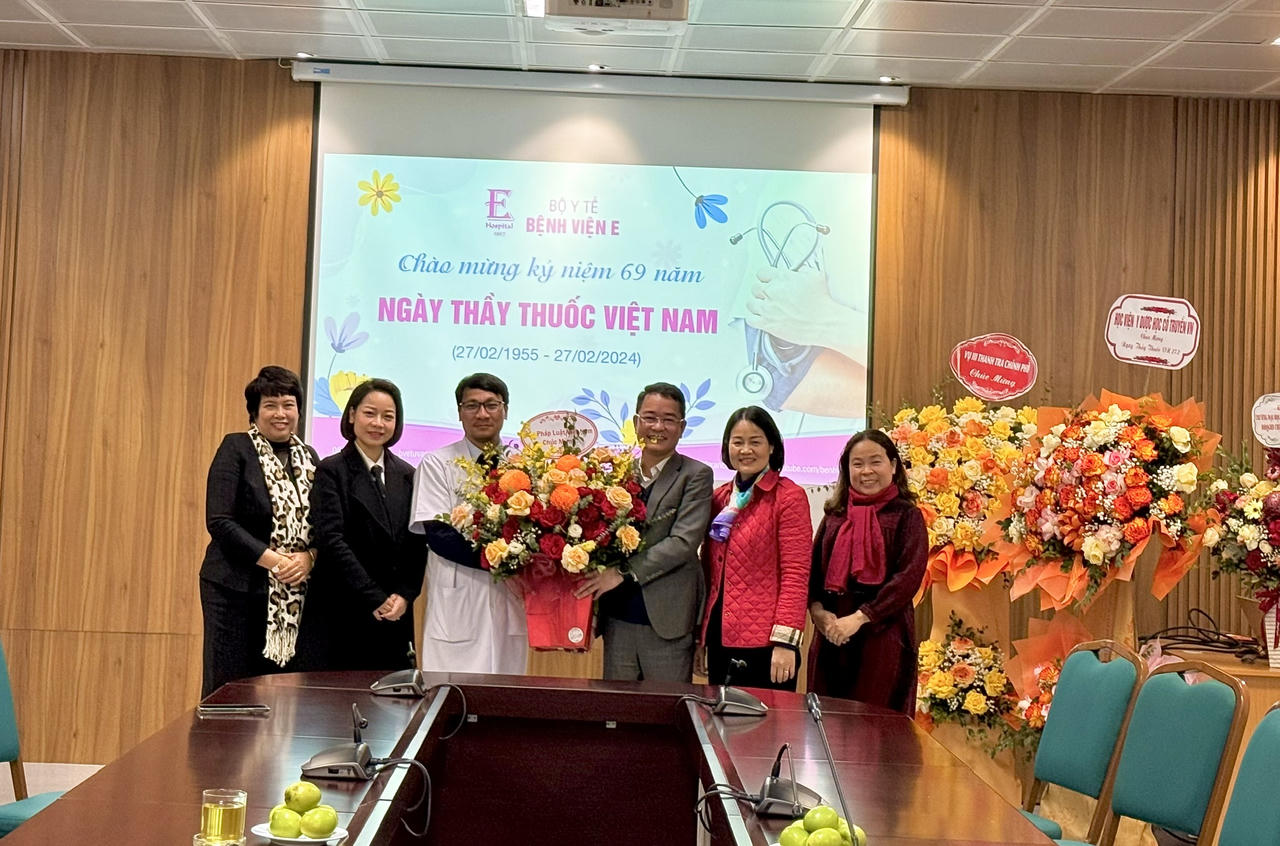 Tổng biên tập báo Pháp luật Việt Nam chúc mừng các y, bác sĩ nhân Ngày Thầy thuốc Việt Nam 27/2