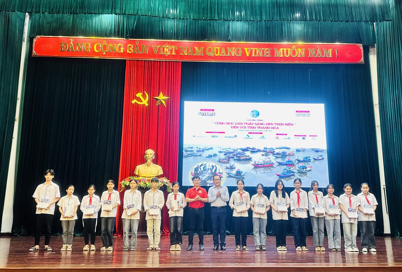 Dược phẩm TV.Pharm đồng hành cùng ngư dân Thanh Hóa “thắp sáng đèn trên biển’