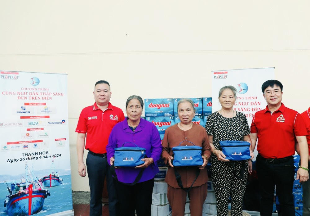 Dược phẩm TV.Pharm đồng hành cùng ngư dân Thanh Hóa “thắp sáng đèn trên biển’