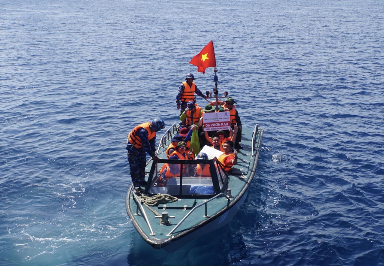 Dược phẩm TV.PHARM tiên phong góp 1,5 tỉ đồng phát triển ‘vườn rau xanh chiến sĩ’ đảo Trường Sa