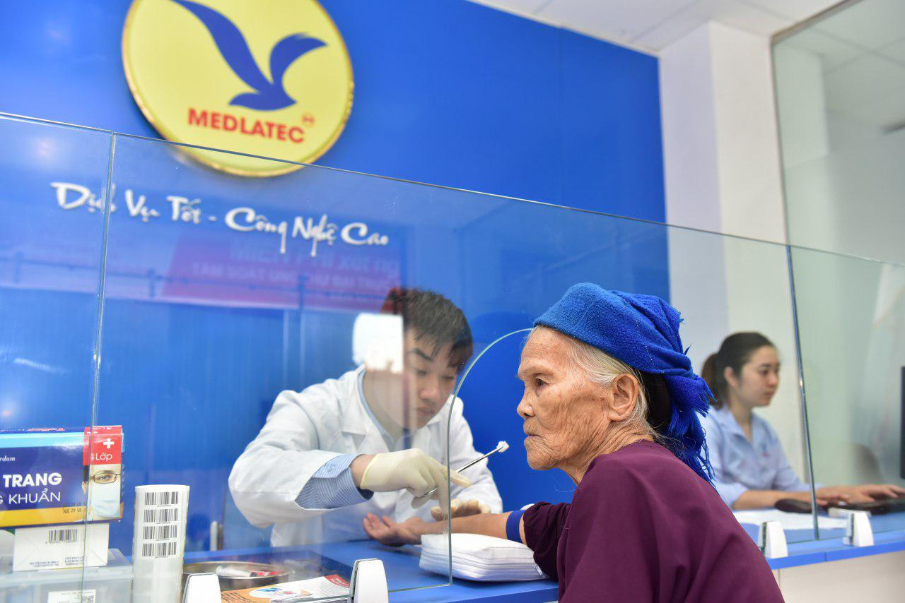 Người đàn ông nhập viện cấp cứu do tự ý dùng thuốc 'cách nhật' điều trị viêm gan B