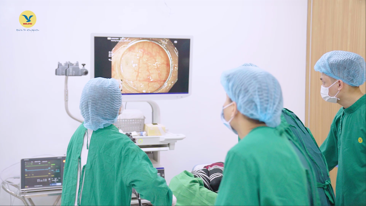 Cảnh báo bệnh đa polyp di truyền trong gia đình - bệnh hiếm gặp điều trị thành công tại MEDLATEC 