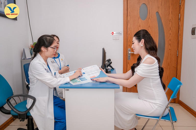 Á hậu Dương Tú Anh tin tưởng thực hiện xét nghiệm sàng lọc trước sinh NIPT tại MEDLATEC 