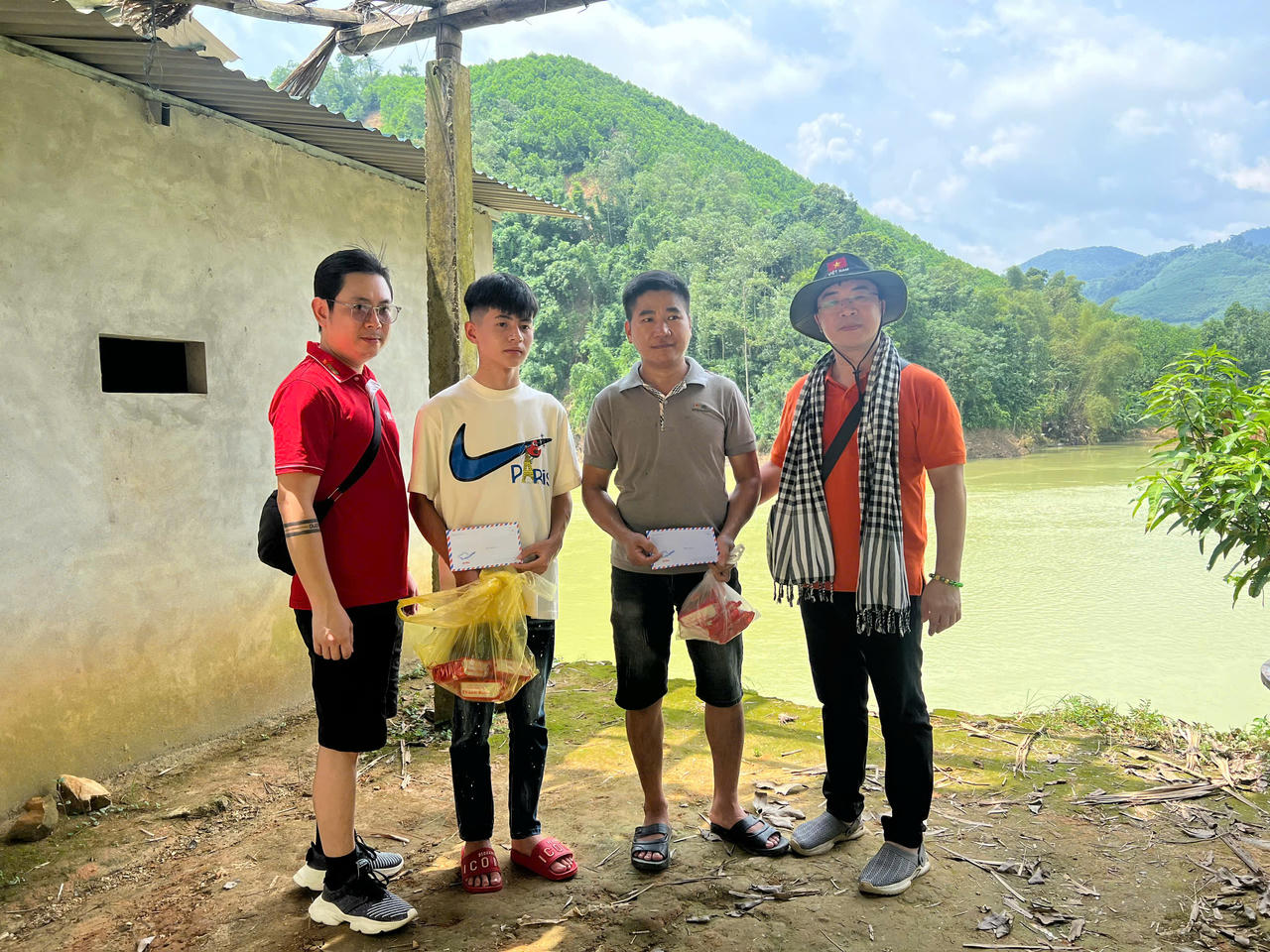 Dược phẩm TV.Pharm - AIKYA chung tay ủng hộ đồng bào bị thiệt hại do bão Yagi và lũ quét