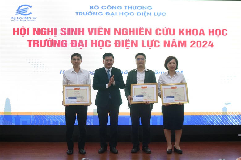 EPU thúc đẩy tinh thần sáng tạo của sinh viên thông qua nghiên cứu khoa học