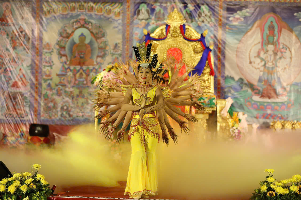 Dàn nghệ sĩ tên tuổi quy tụ trên sân khấu âm nhạc Phật giáo quy mô lớn đầu Xuân