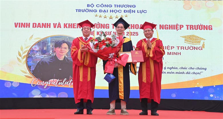 Trường Đại học Điện lực tổ chức Lễ tốt nghiệp và trao bằng năm 2025