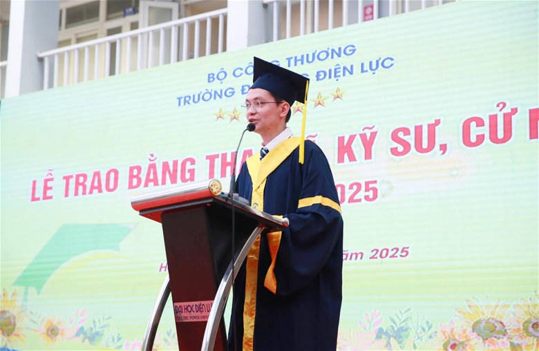 Trường Đại học Điện lực tổ chức Lễ tốt nghiệp và trao bằng năm 2025