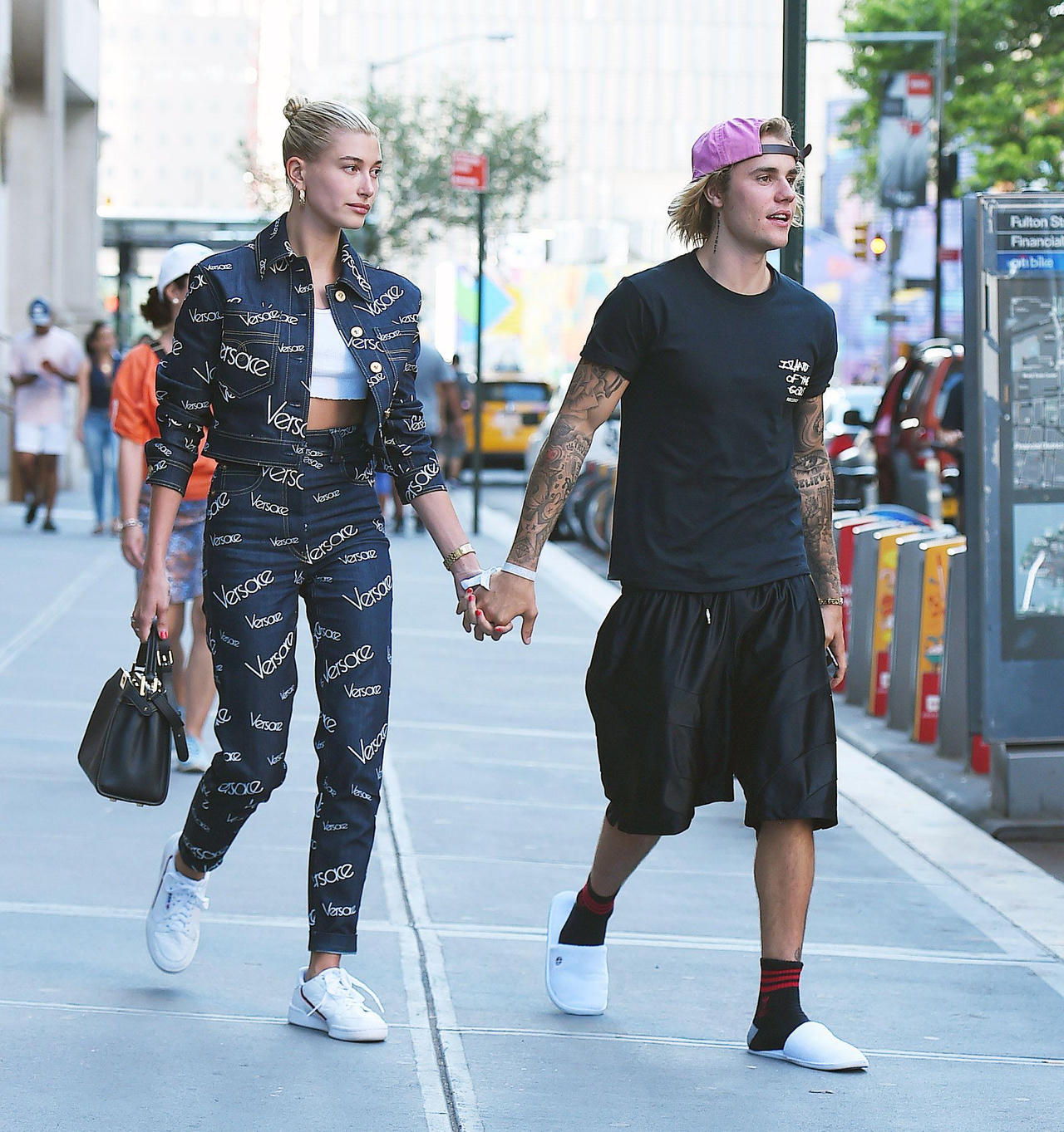 Hailey Baldwin và Justin Bieber bộc bạch về những giây phút "đen tối" nhất cuộc đời