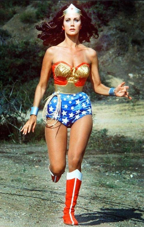 Lynda Carter - Wonder Woman năm 1984 tái xuất trong phim "Wonder Woman 3”