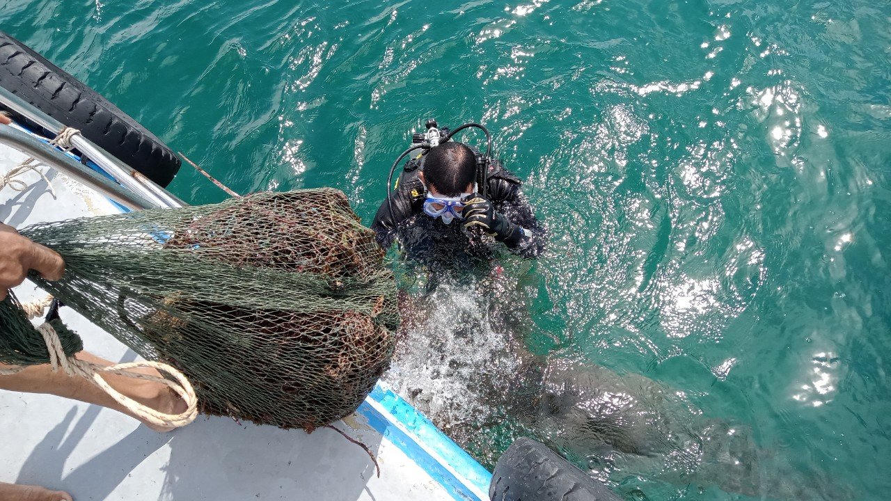 Đảo Ngọc và nỗi buồn“ngập nhựa”