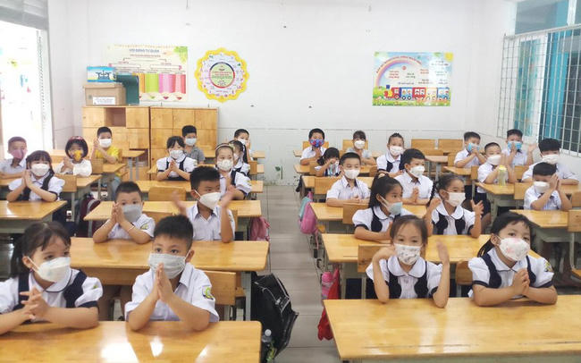 Nhiều trường tại TP HCM lùi giờ học từ sáng nay