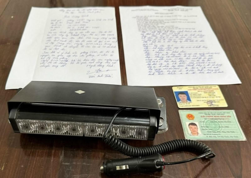 Xử lý tài xế Land Cruiser tự ý lắp đặt đèn xe ưu tiên